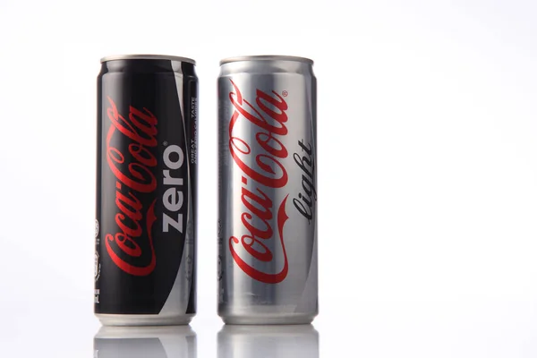 Coca cola drink in cans — Stock Photo, Image