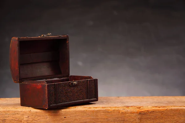 chest box on table