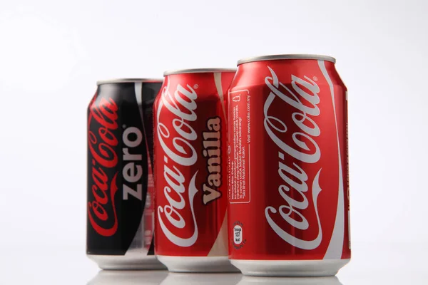 Coca cola drink in cans — Stock Photo, Image
