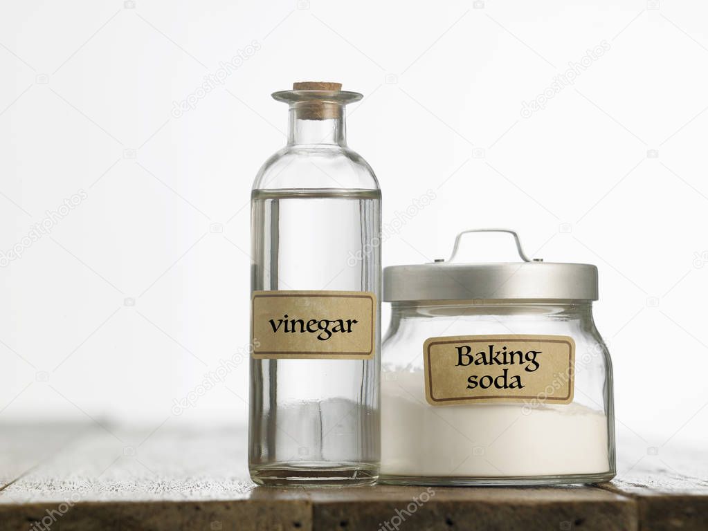 baking soda with white vinegar