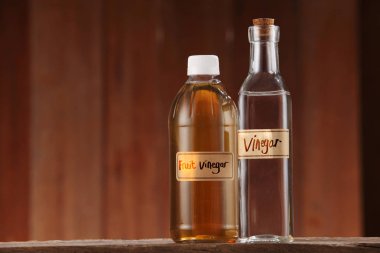 elma elma şarabı ve beyaz Sirkeler