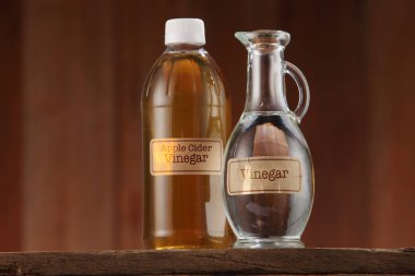 elma elma şarabı ve beyaz Sirkeler