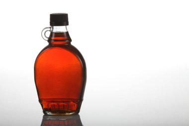 Akçaağaç şurubu şişe