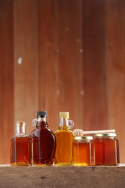 Syrups in bottles and honey — Stock Photo, Image
