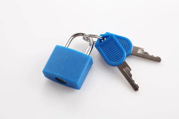 Cadeado azul com chaves — Fotografia de Stock