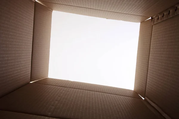 Вид з картонної коробки — стокове фото