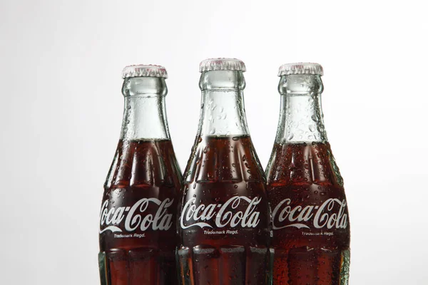 Klassieke flessen van Coca-Cola — Stockfoto