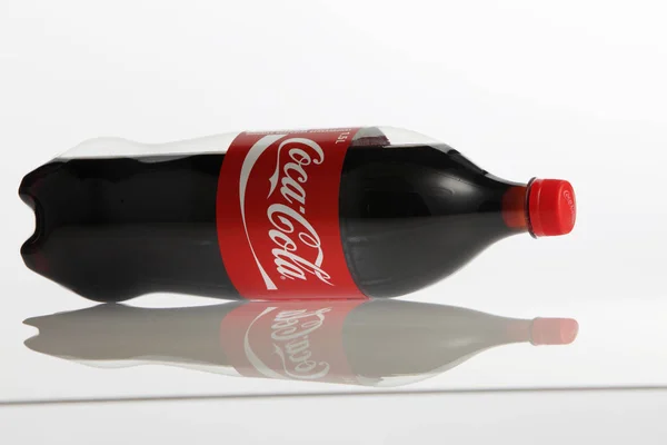 Bebida de cola de coca en botella —  Fotos de Stock