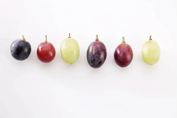 Fresh grapes on table — Stock Photo, Image