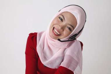 Resepsiyonda Malay kadın