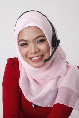 Resepsiyonda Malay kadın