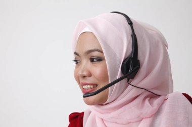 Resepsiyonda Malay kadın