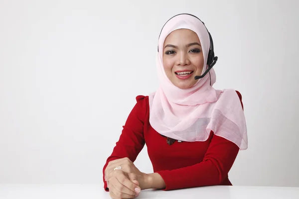 Mujer malaya en recepción — Foto de Stock