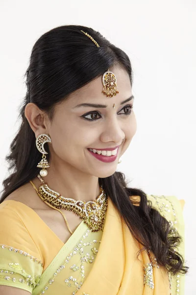Nahaufnahme Gesichtsbild Einer Schönen Jungen Indischen Frau Warmes Freundliches Lächeln — Stockfoto