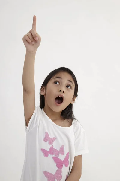 Beyaz Arka Plan Üzerinde Yukarı Doğru Işaret Çocuklar — Stok fotoğraf