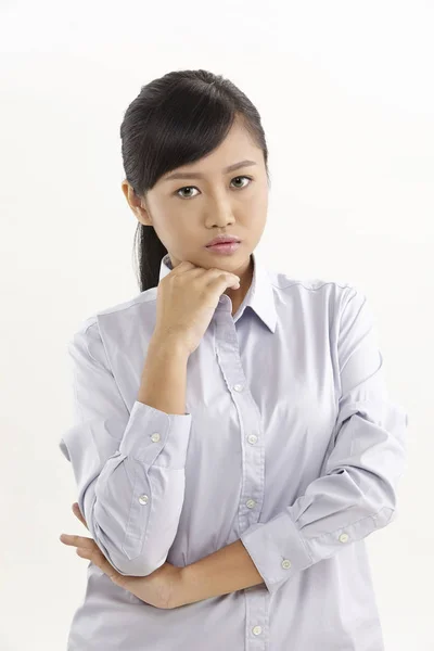 Porträtt Asiatisk Kvinna Den Vita Bakgrunden — Stockfoto