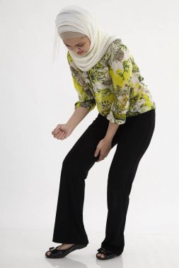 malay kadın bacak ağrısı ile acı