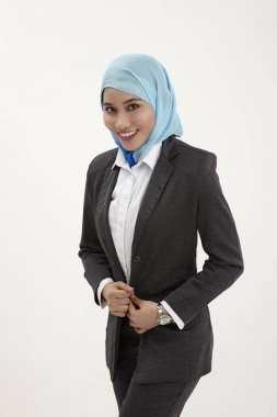 Malay kameraya kendine güvenen ile seyir tudung kadınla 