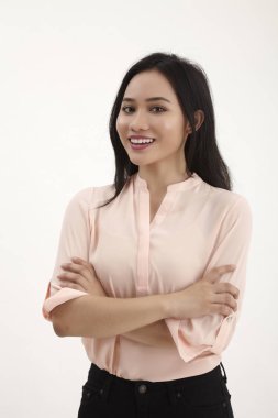 Beyaz arka plan üzerinde malay kadın portresi