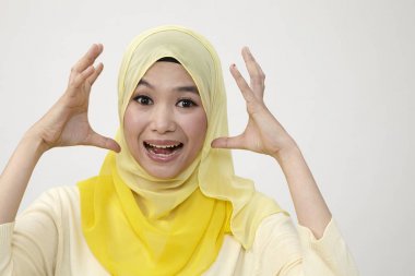  Tudung açılan eller ile sürpriz kadın 