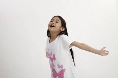 Çocuk kol, özgürlük kavramı ortaya çıkar.