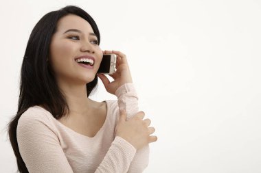 cep telefonu kullaranarak bahseden malay kadın