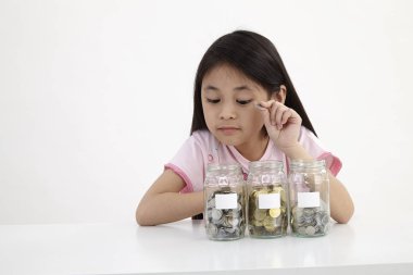 küçük paralar ile üç kaydetme kavanoz