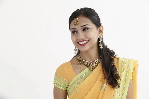 Primer Plano Retrato Facial Una Hermosa Joven India Cálida Sonrisa —  Fotos de Stock