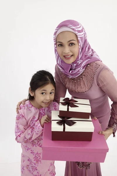 Mother Daughter Holding Gift Boxes Together — Stock Photo, Image