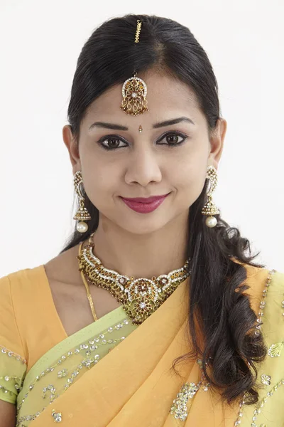 華やかな民族衣装でインドの女性 — ストック写真
