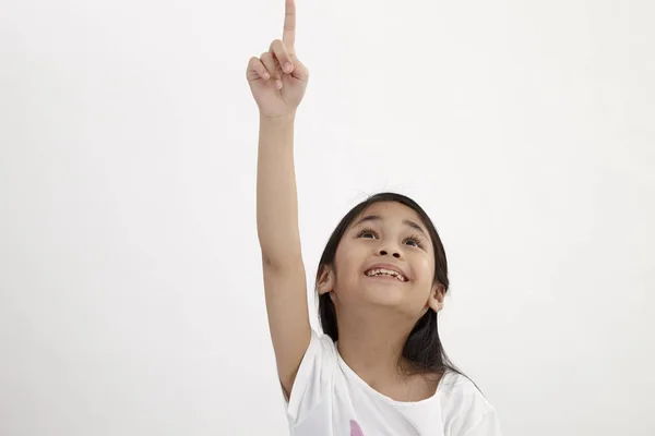 Niños Apuntando Hacia Arriba Sobre Fondo Blanco — Foto de Stock