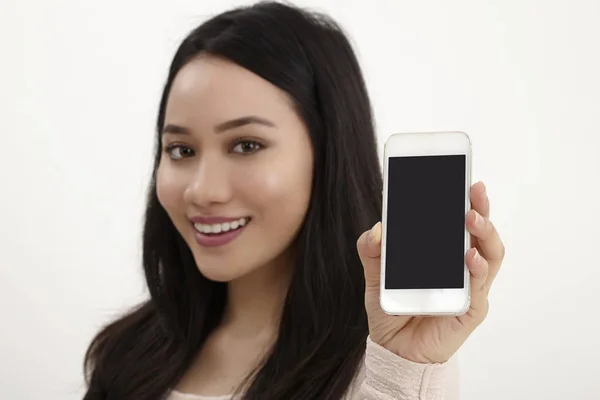 Malay Woman Show Blank Dosplay Smartphone — Stock Photo, Image