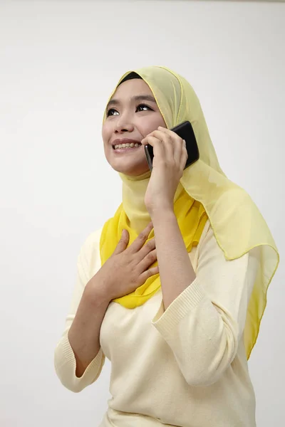 Mulher Malaia Falando Telefone — Fotografia de Stock