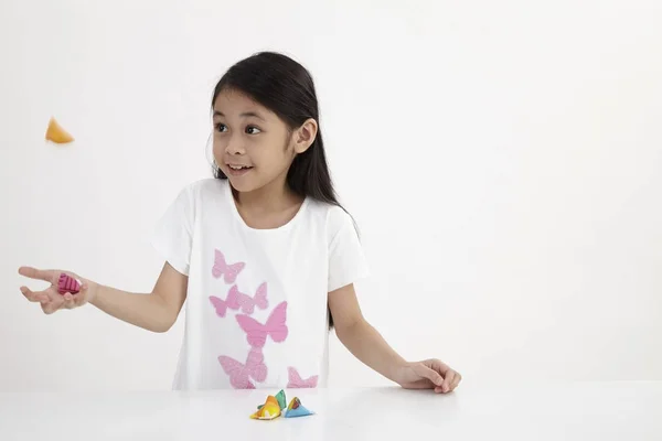 Malay Girl Playing Traditional Game Batu Seremban Serembat — Stock Photo, Image