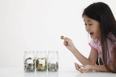 küçük paralar ile üç kaydetme kavanoz