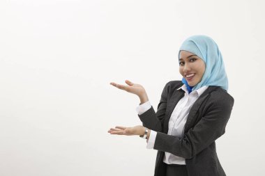 malay işkadını sunum yapıyor