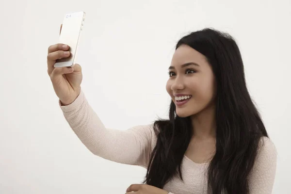 Selfie Mujer Malaya Fondo Blanco — Foto de Stock
