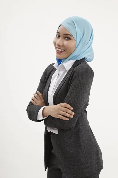 Malaiische Frau Mit Tudung Blickt Selbstbewusst Die Kamera — Stockfoto