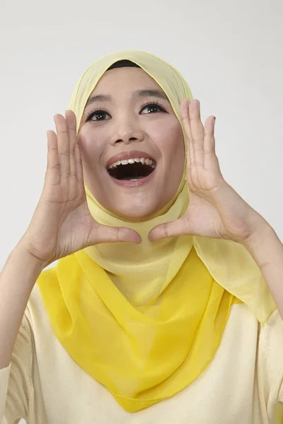 Surprised Woman Tudung Hands Opened — Stock Photo, Image