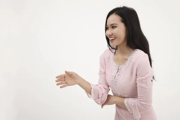 Malay Woman Wearing Pink Baju Kurung Traditional Clothes Posing Studio — Stock Photo, Image