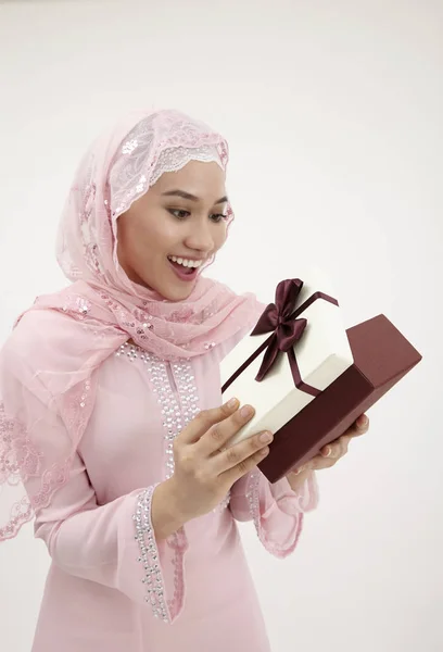 Malay Woman Tudung Holding Present — Stock Photo, Image