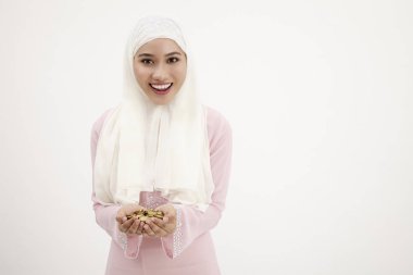 Genç muslimah el kavramı kaydetmek, dolu