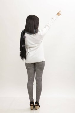 arkadan görünüşü kadın beyaz arka plan üzerinde