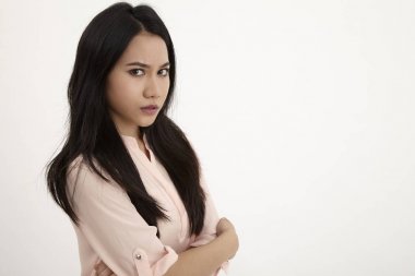 kızgın bir malay kadın yan görünüm
