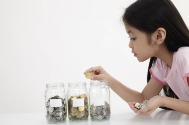 küçük paralar ile üç kaydetme kavanoz