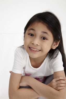 aşağı çömelme ve yukarı doğru seyir evlat