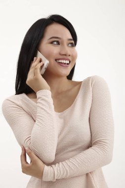 cep telefonu kullaranarak bahseden malay kadın