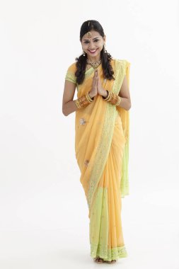 Tam uzunlukta tebrik bir Kızılderili kadın portresi