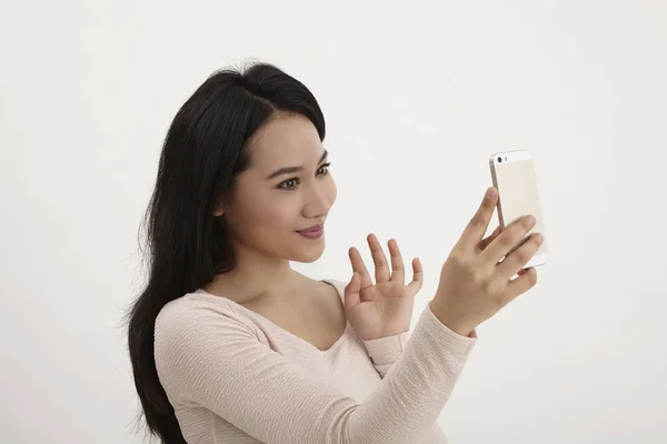 Mujer Malaya Haciendo Una Videollamada — Foto de Stock