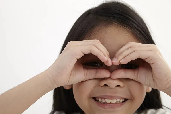 Asiático Niña Haciendo Binoculares Por Manos —  Fotos de Stock